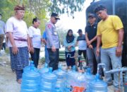 Kapolda NTB Turun Langsung Salurkan 15 Ribu Liter Air Bersih untuk Warga Gili Trawangan