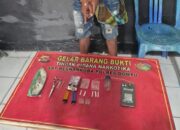 Polsek Pekat Amankan Terduga Penyalahgunaan Narkotika, Sabu Bruto 0,97 Gram Diserahkan ke Satresnarkoba  Dompu, NTB — Anggota Polsek Pekat mengamankan seorang laki-laki berinisial MY (35), warga Kecamatan Pekat, Kabupaten Dompu, yang diduga terlibat dalam tindak pidana penyalahgunaan narkotika. Dari hasil penggeledahan di sebuah rumah di Desa Soritatanga, Kecamatan Pekat, petugas menemukan barang bukti yang diduga narkotika jenis sabu dengan berat bruto 0,97 gram.  Pengungkapan tersebut berawal dari adanya laporan pengaduan masyarakat terkait dugaan pencurian dua ekor sapi pada Minggu (13/9/2026) sekitar pukul 23.00 Wita. Menindaklanjuti informasi tersebut, anggota Polsek Pekat melakukan penyelidikan hingga menemukan dua ekor sapi yang diduga berkaitan dengan laporan tersebut di rumah seorang pembeli sapi di wilayah Kecamatan Pekat.  Selanjutnya, pada Senin (14/9/2026) sekitar pukul 03.00 Wita, anggota Polsek Pekat melakukan penindakan terhadap terduga MY di wilayah Desa Soritatanga. Dalam rangkaian penggeledahan yang disaksikan saksi masyarakat, petugas menemukan sejumlah barang yang diduga berkaitan dengan penyalahgunaan narkotika.  Barang bukti yang diamankan antara lain tiga klip berisi kristal bening yang diduga narkotika jenis sabu, plastik klip, satu bong lengkap sebagai alat hisap, serta sebuah tas/dompet yang berisi gunting, korek api dan klip kosong bekas pakai. Setelah dilakukan pemeriksaan awal, narkotika jenis sabu tersebut memiliki berat bruto 0,97 gram.  Selain itu, dari rangkaian penanganan perkara awal, petugas juga mengamankan tiga orang yang diduga berkaitan dengan perkara dugaan penadahan/pencurian ternak untuk menjalani pemeriksaan lebih lanjut.  Pada Senin (14/9/2026) sekitar pukul 16.00 Wita, anggota Polsek Pekat kemudian menyerahkan terduga beserta barang bukti dugaan narkotika kepada Penyidik Satresnarkoba Polres Dompu di ruang Satresnarkoba Polres Dompu untuk dilakukan penyelidikan dan penyidikan lebih lanjut.  Kasatresnarkoba Polres Dompu IPTU RAHMADUN SISWADI, S.H., membenarkan adanya penyerahan tersebut. Ia menjelaskan bahwa setelah menerima terduga dan barang bukti dari Polsek Pekat, pihaknya langsung melakukan langkah-langkah penyelidikan dan penyidikan sesuai prosedur hukum.  “Setelah menerima penyerahan dari Polsek Pekat, Satresnarkoba Polres Dompu melakukan pemeriksaan awal terhadap terduga dan barang bukti yang diserahkan. Selanjutnya kami akan mendalami asal-usul narkotika, keterlibatan pihak lain serta melakukan serangkaian tindakan penyidikan sesuai ketentuan yang berlaku,” ujar IPTU Rahmadun.  Menurutnya, penyidik juga akan melakukan pemeriksaan terhadap saksi-saksi, menginterogasi terduga, melakukan penyelidikan terhadap sumber narkotika, serta melaksanakan gelar perkara sebagai bagian dari proses penentuan langkah hukum selanjutnya.  “Penyidik akan bekerja secara profesional dan berdasarkan alat bukti yang diperoleh. Setiap perkembangan akan kami tindak lanjuti sesuai prosedur, termasuk pemeriksaan saksi, penyusunan laporan polisi, pemberkasan dan koordinasi dengan pihak terkait,” tegasnya.  Terhadap terduga, penyidik mendalami dugaan tindak pidana memiliki, menguasai atau menyimpan narkotika, dengan penerapan pasal yang akan ditentukan berdasarkan hasil penyidikan dan alat bukti yang diperoleh.  Sementara itu, Tanggapan Kapolres Dompu AKBP Sodikin Fahrojin Nur, S.I.K. melalui Kasi Humas Polres Dompu IPTU I Nyoman Suardika, menyampaikan apresiasi terhadap respons cepat anggota Polsek Pekat dalam menindaklanjuti laporan masyarakat hingga menemukan adanya dugaan tindak pidana narkotika.  “Polres Dompu berkomitmen untuk terus memberantas peredaran dan penyalahgunaan narkotika di wilayah hukum Polres Dompu. Setiap informasi dari masyarakat akan kami tindak lanjuti dan apabila ditemukan adanya tindak pidana, akan diproses sesuai hukum yang berlaku,” jelas IPTU I Nyoman Suardika.  Ia menambahkan bahwa sinergi antara masyarakat, Polsek jajaran dan Satresnarkoba sangat penting dalam mengungkap peredaran narkotika.  “Polres Dompu mengajak masyarakat untuk tidak ragu memberikan informasi apabila mengetahui adanya aktivitas yang berkaitan dengan peredaran maupun penyalahgunaan narkotika. Identitas pelapor akan ditangani sesuai ketentuan dan setiap laporan akan ditindaklanjuti secara profesional,” pungkasnya.  Saat ini, Satresnarkoba Polres Dompu masih melakukan penyelidikan dan penyidikan lebih lanjut untuk mengungkap sumber narkotika serta kemungkinan adanya pihak lain yang terlibat.  Seluruh rangkaian kegiatan penangkapan, penggeledahan hingga penyerahan terduga dan barang bukti berlangsung dalam keadaan aman dan lancar.  Demikian Rilisan Resmi Humas Polres Dompu