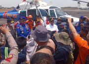 5. Angin 35 Knot Tak Halangi Helikopter Polri Evakuasi Jenazah Korban KM Virgo