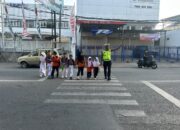 Sat Lantas Polres Bima Kota Laksanakan Pengaturan Pagi, Ciptakan Kamseltibcarlantas yang Aman dan Lancar