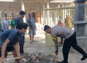 Bhabinkamtibmas Polres Bima Kota Gotong Royong Bangun Masjid Al-Ikhlas