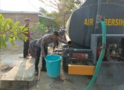 Atasi Krisis Air Bersih, Sat Samapta Polres Sumbawa Bersama BPBD Salurkan Bantuan untuk Warga Moyo Utara dan Moyo Hulu