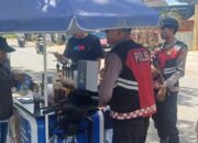 Patroli di Telaga Bertong, Polisi Sapa Pedagang Kopi Keliling Sampaikan Pesan Kamtibmas