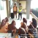 Bhabinkamtibmas Desa Apitaik Sosialisasikan Program Polisi Peduli Pendidikan dan Imbau Siswa Tertib Berlalu Lintas