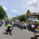 Sambut Jam Kepulangan Sekolah, Satlantas Polres Sumbawa Gencarkan Pengaturan Lalu Lintas Strong Point Siang