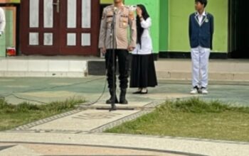 Kapolsek Taliwang Pimpin Upacara di MTSN 1 Taliwang, Ajak Pelajar Jauhi Narkoba dan Bijak Bermedia Sosial
