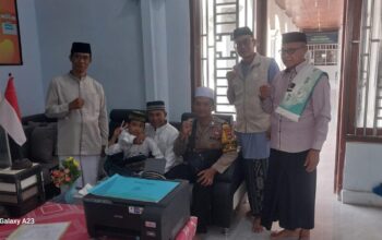 Kencitaan Masyarakat Terhadap Poliri, Pengurus Masjid Al-Amin Desa Rato Naik Mimbarkan Brigpol Angga Kusuma Jadi Khatib Sholat Jum,at