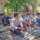 “Polri Untuk Masyarakat”Berdiri Tanpa Raja Duduk Sama Rata, Bhabinkamtibmas Polsek Madapangga Sambangi Warga Binaan