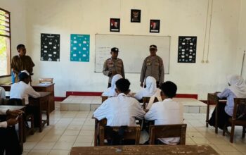 Kenalkan SMA Taruna Kemala Bhayangkara, Polsek Langgudu Sasar Siswa SMP Negeri 1 Langgudu