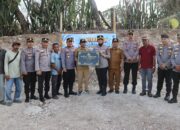 Wujud Nyata Kepedulian Polri, Kapolres Sumbawa Serahkan Bantuan Sumur Bor untuk Atasi Krisis Air Bersih di Dusun Omo