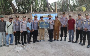 Wujud Nyata Kepedulian Polri, Kapolres Sumbawa Serahkan Bantuan Sumur Bor untuk Atasi Krisis Air Bersih di Dusun Omo