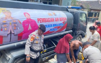 Polres Bima Kota Respons Permintaan Masyarakat, Salurkan Bantuan Air Bersih di Kelurahan Dara