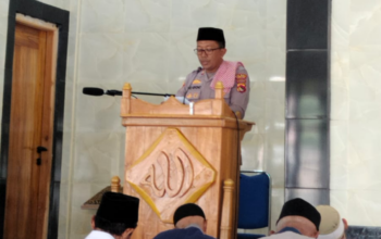 Sampaikan Pesan Kamtibmas dari Mimbar Jumat, Kapolsek Labuhan Badas Ajak Jamaah Masjid Ar-Rahma Olat Rarang Perkuat Ketakwaan dan Kerukunan