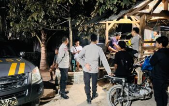 Patroli Blue Light dan Strong Point, Polsek Wawo Imbau Warga Jaga Kamtibmas di Festival Ntumbu Tuta