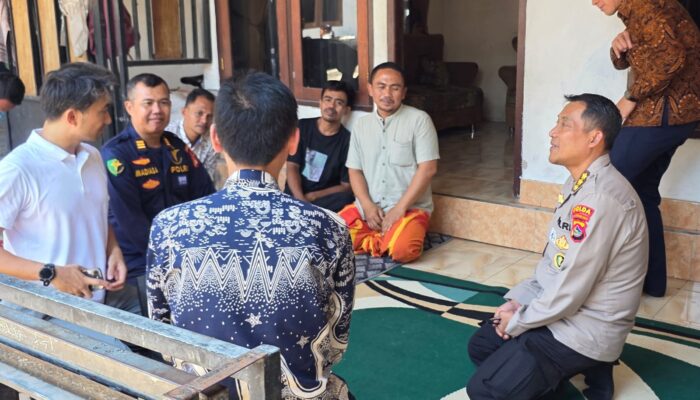 Bid Dokkes Polda NTB Dampingi Atase Policy Agency Jepang Ambil Sample DNA Keluarga Korban Tsunami Jepang 2011
