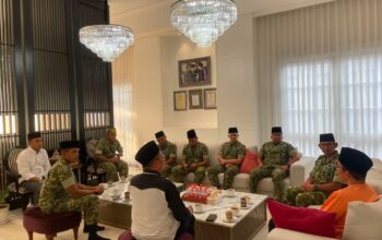 Dandim 1606/Mataram Dampingi Pangdam Silaturahmi dengan TGB