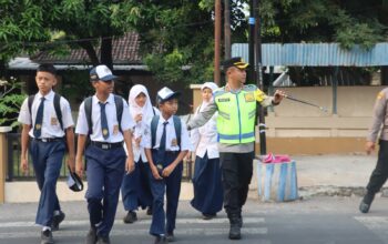 Dukung Program Quick Wins Kapolri, Kapolres Lombok Timur Pimpin Pengaturan Lalu Lintas 