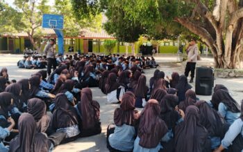 Bhabinkamtibmas Labuhan Haji Dampingi Sosialisasi SPMB SMA Kemala Taruna Bhayangkara