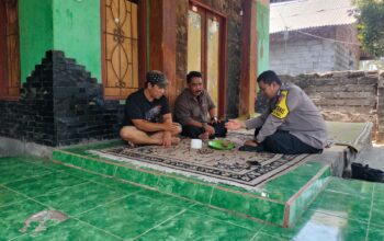 Jelang Pilkades Serentak 2027, Bhabinkamtibmas Seruni Mumbul Sambangi Bakal Calon Kades dan Sampaikan Imbauan Kamtibmas