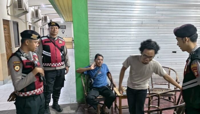 Patroli Malam di Kelurahan Dalem, Polisi Ajak Warga Waspadai Potensi Kejahatan